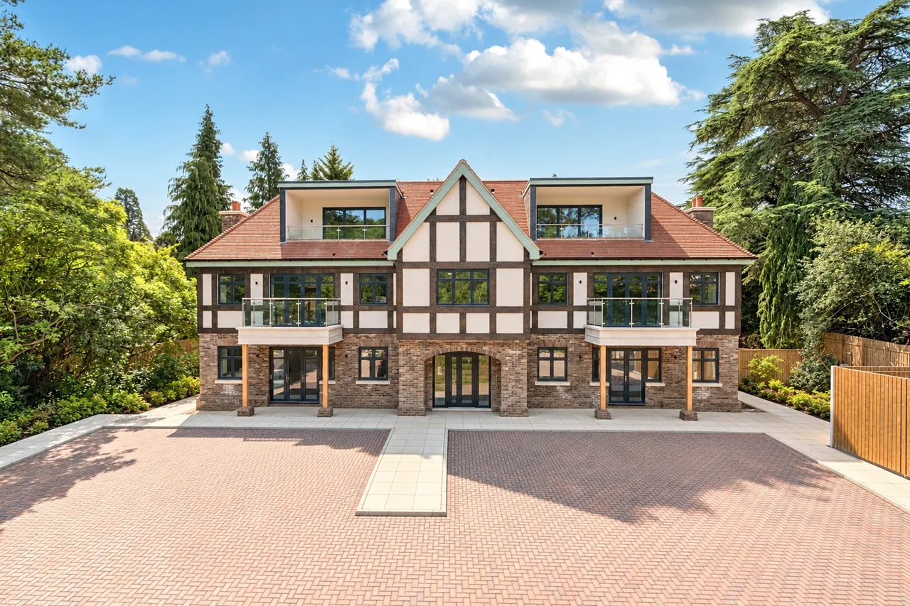 2 bed flat for sale, Holly Bank Road, Woking, GU22