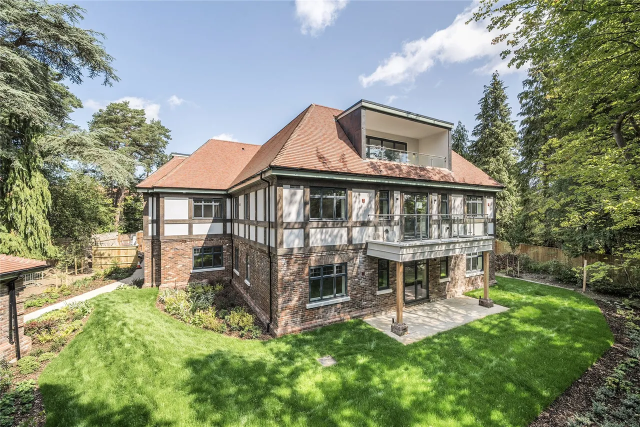 Holly Bank Road, Woking, GU22, photo 8