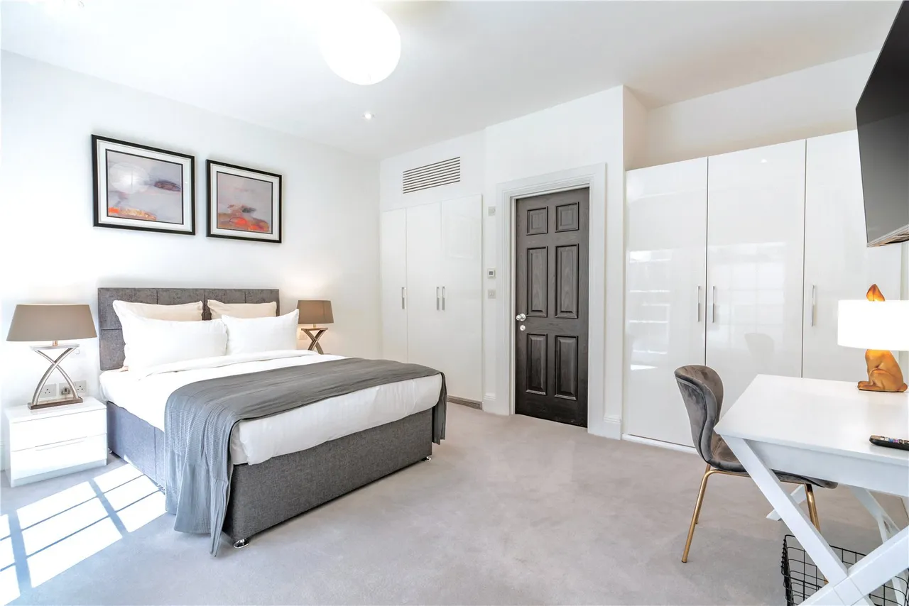 Lincoln's Inn Fields, London, WC2A, photo 19