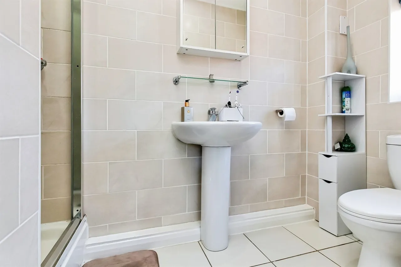 Wilkie Close, KETTERING, photo 10