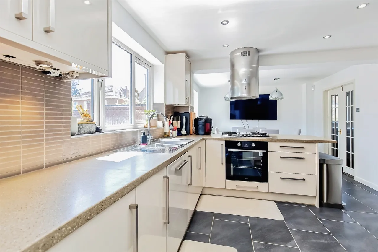 Wilkie Close, KETTERING, photo 5