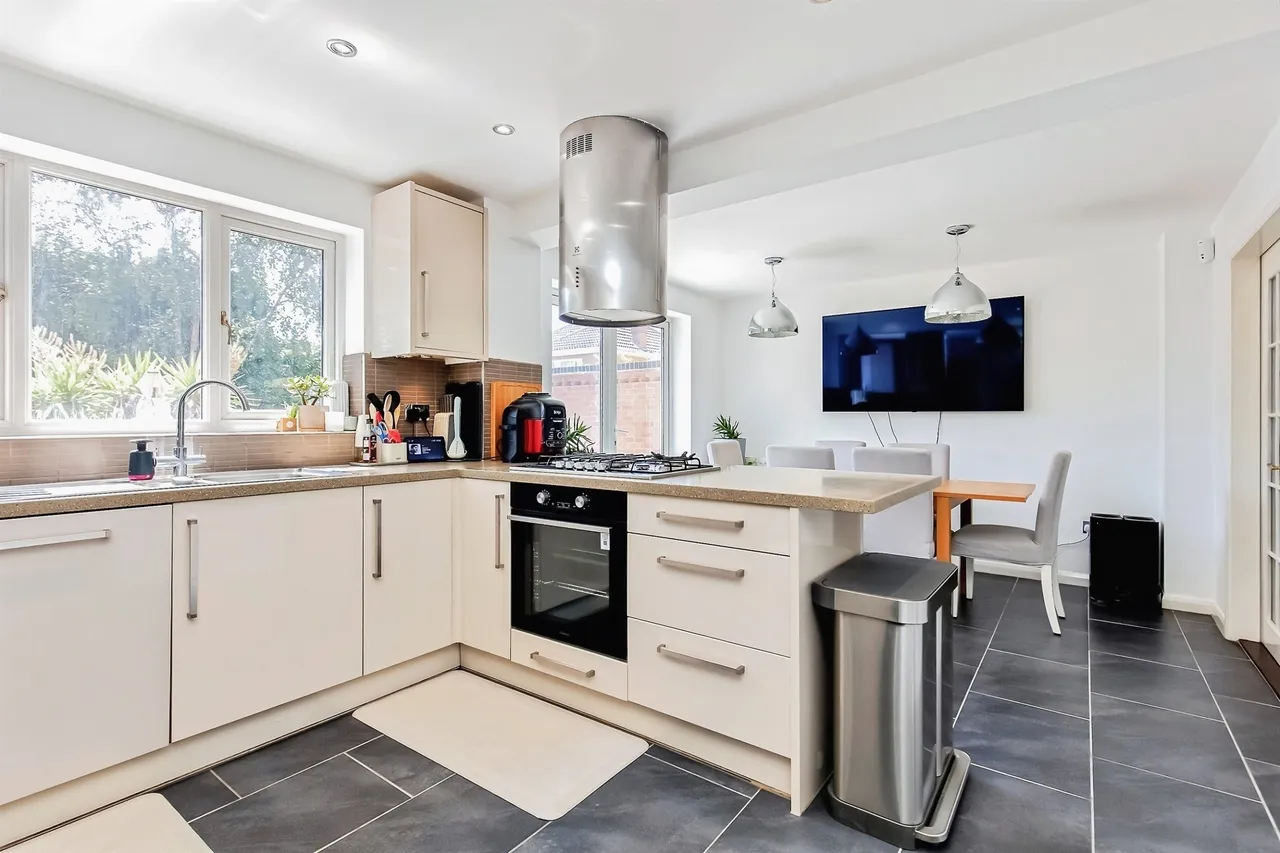 Wilkie Close, KETTERING, photo 4