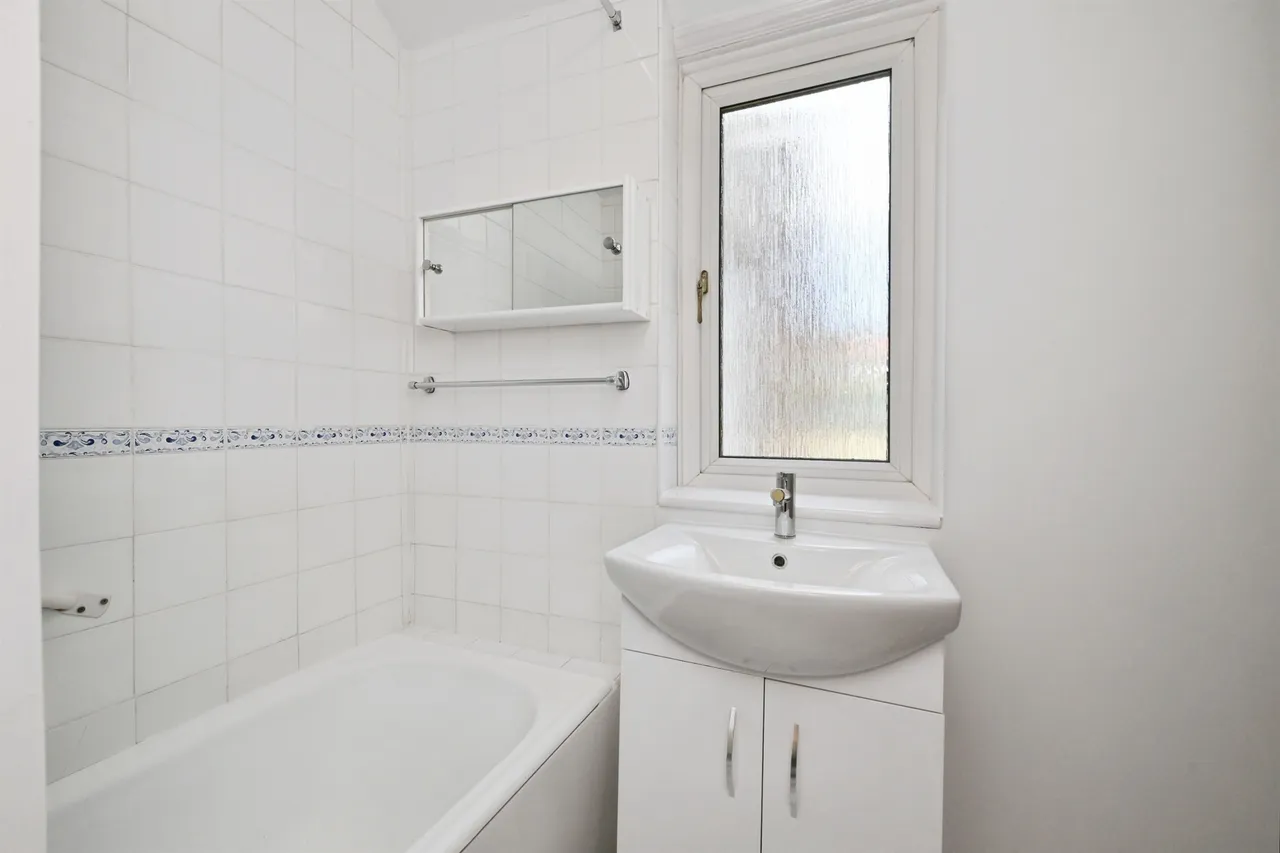 High Road, Broxbourne, photo 10