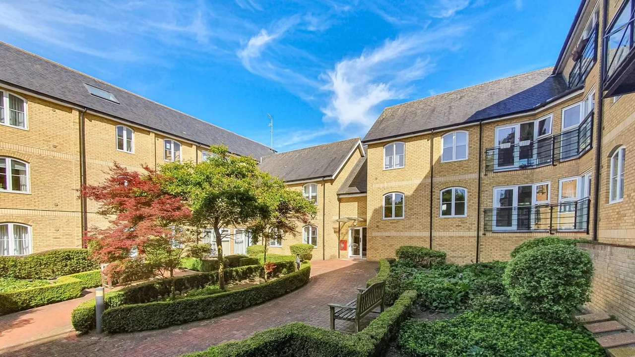 2 bed flat to rent — Fusion Court Broadmeads, Ware, Hertfordshire SG12 9EJ