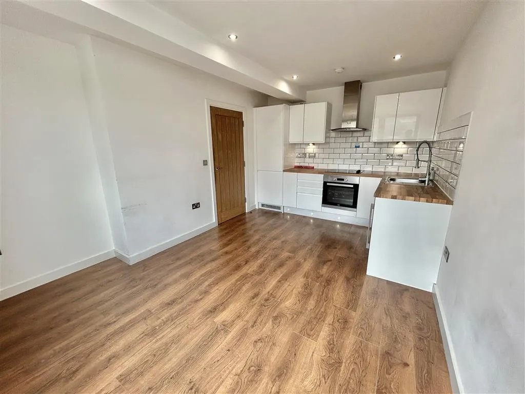 Carlton Square, Carlton, NG4, photo 2