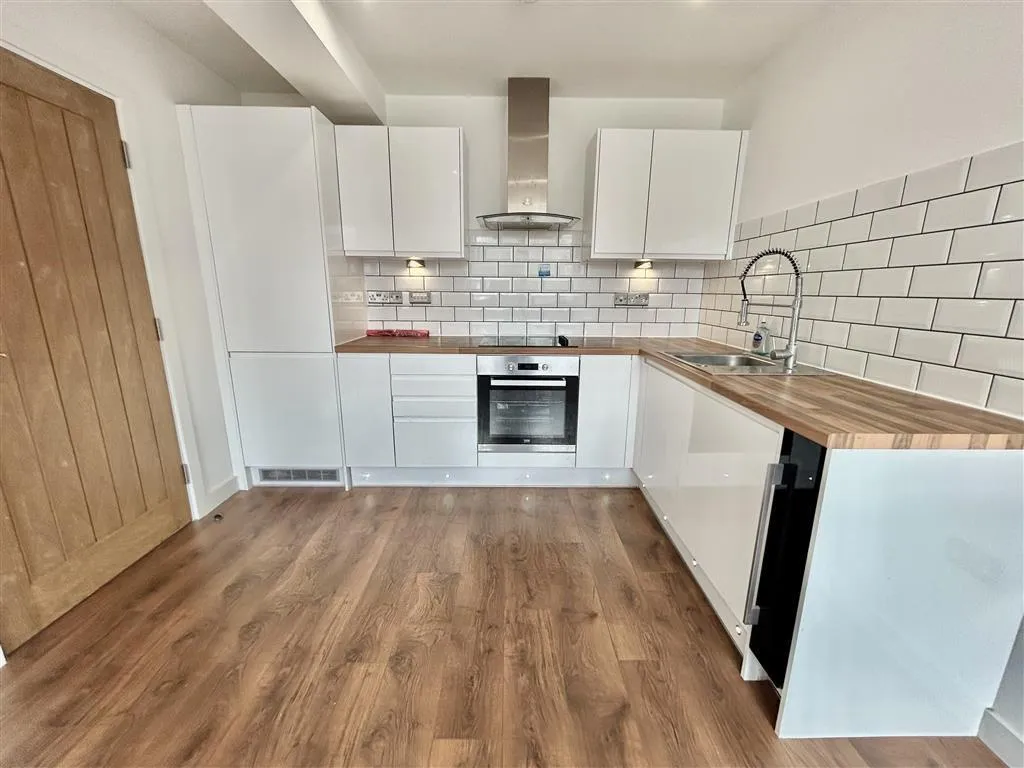 Carlton Square, Carlton, NG4, photo 3