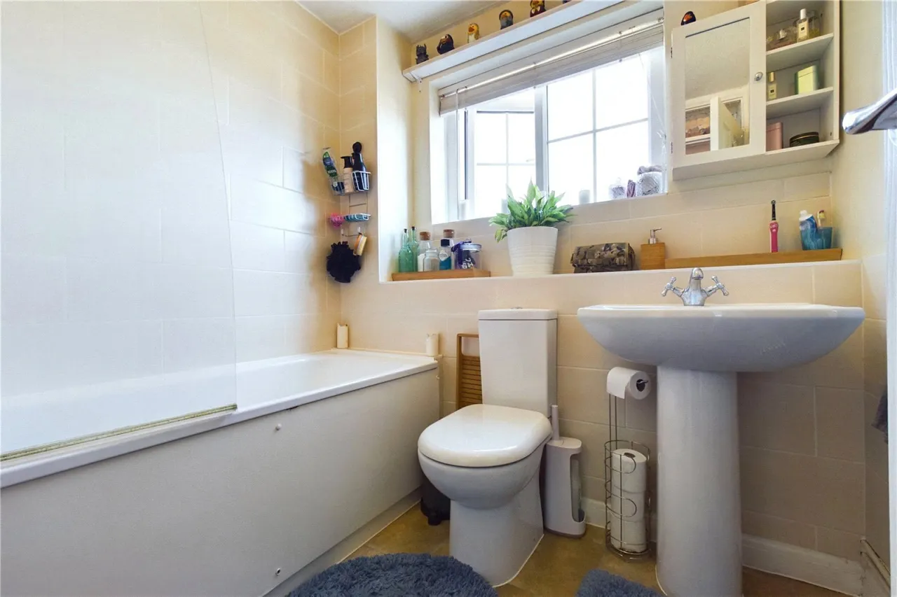 Burdock Close, Burghfield Common, RG7, photo 8
