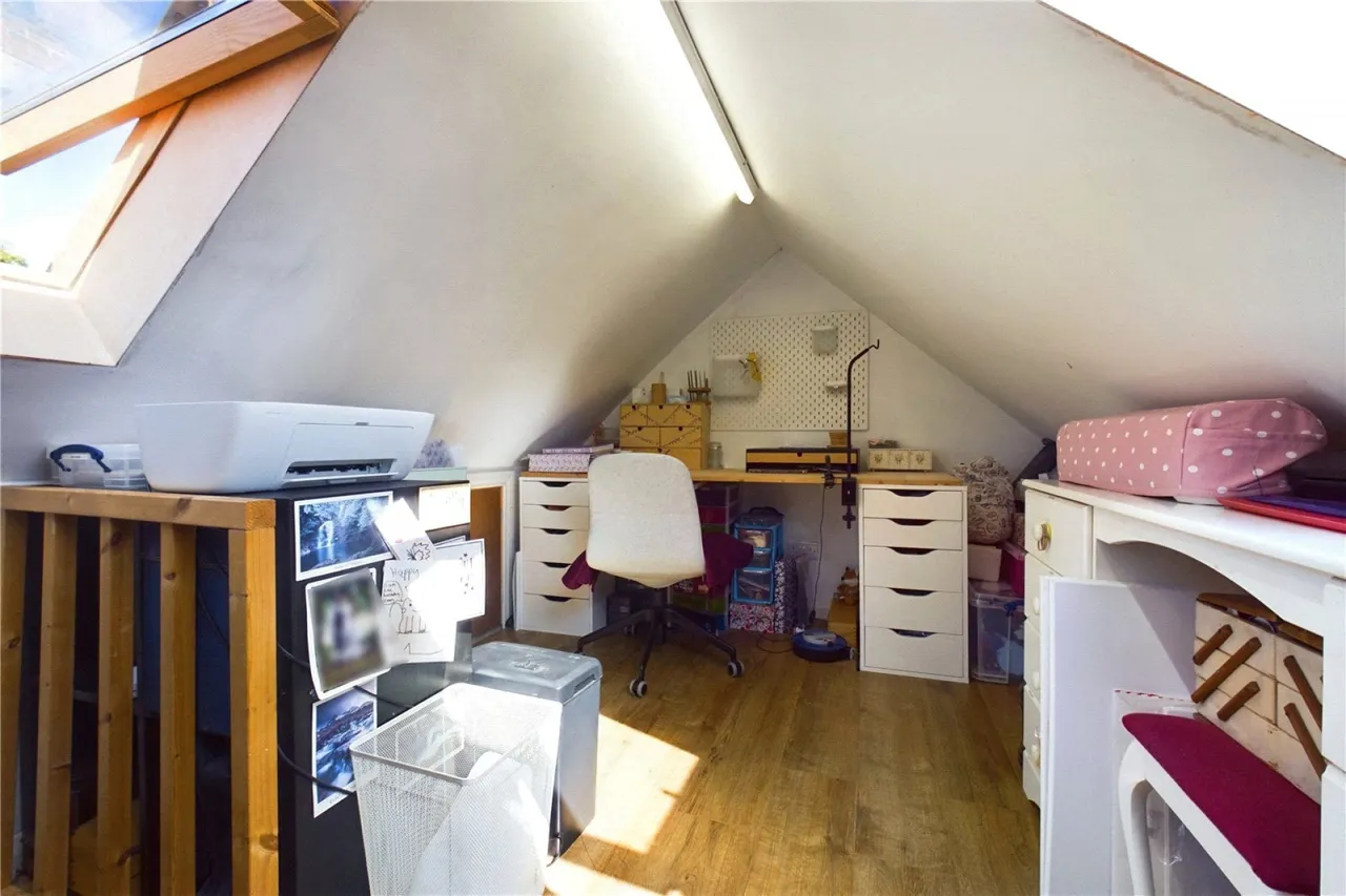 Burdock Close, Burghfield Common, RG7, photo 9