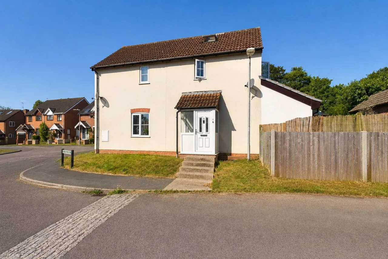 1 bed house for sale, Burdock Close, Burghfield Common, RG7