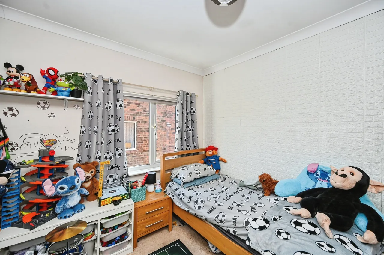 Knowsley Road, St. Helens, WA10, photo 9