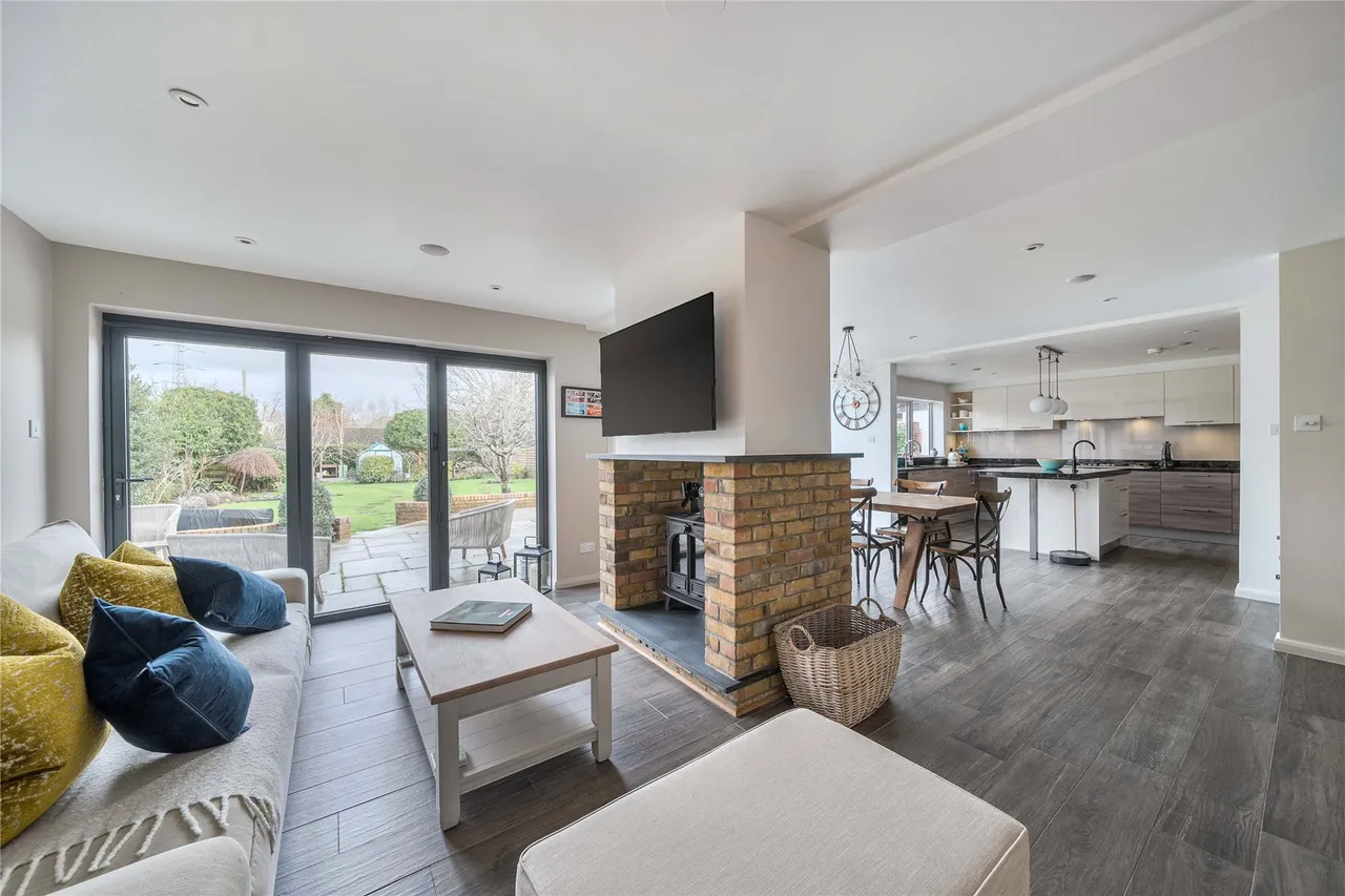 Send Marsh Road, Ripley, GU23, photo 2