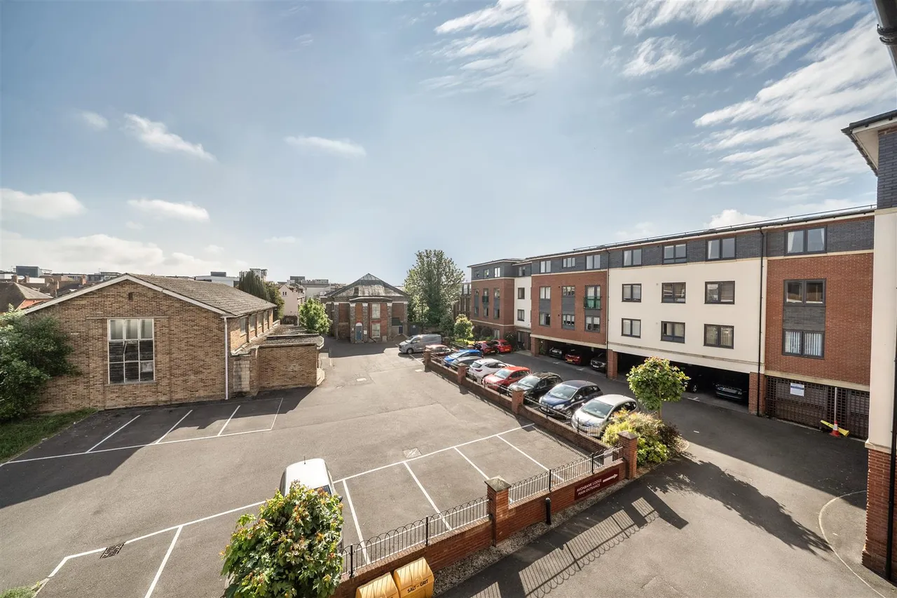 West Street, Newbury, RG14, photo 16