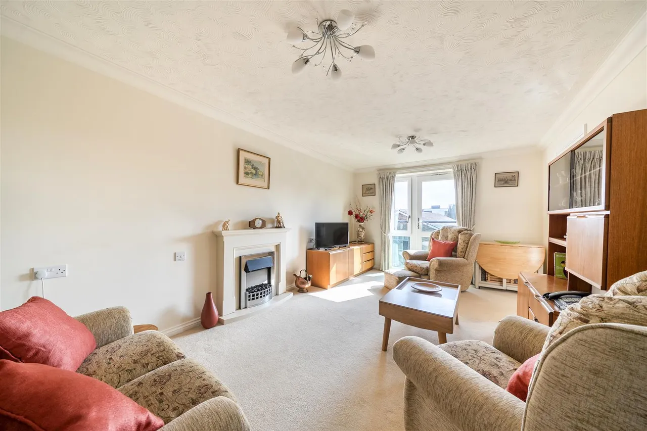 West Street, Newbury, RG14, photo 3