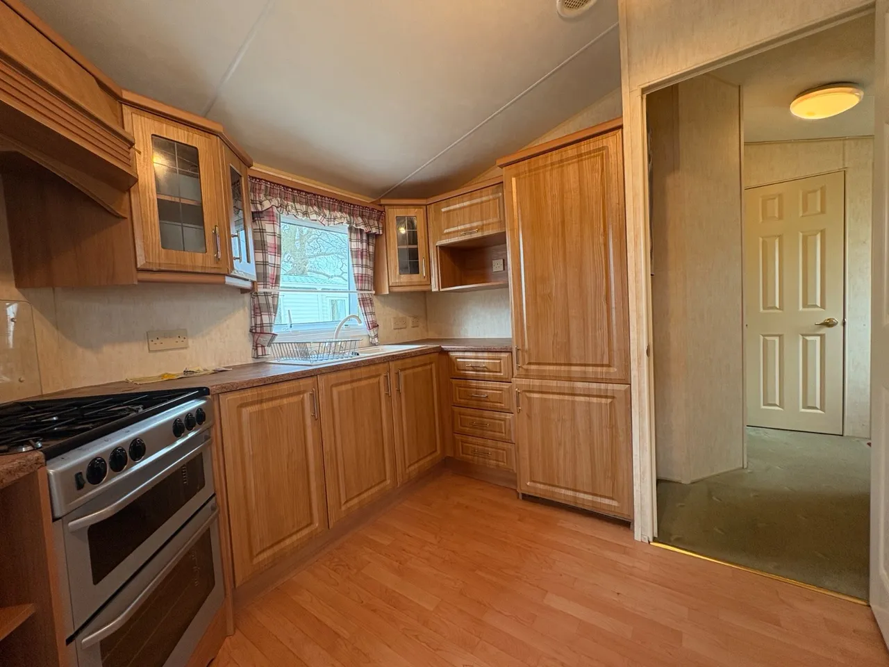 The Willerby Manor Caravan, HR8, photo 2