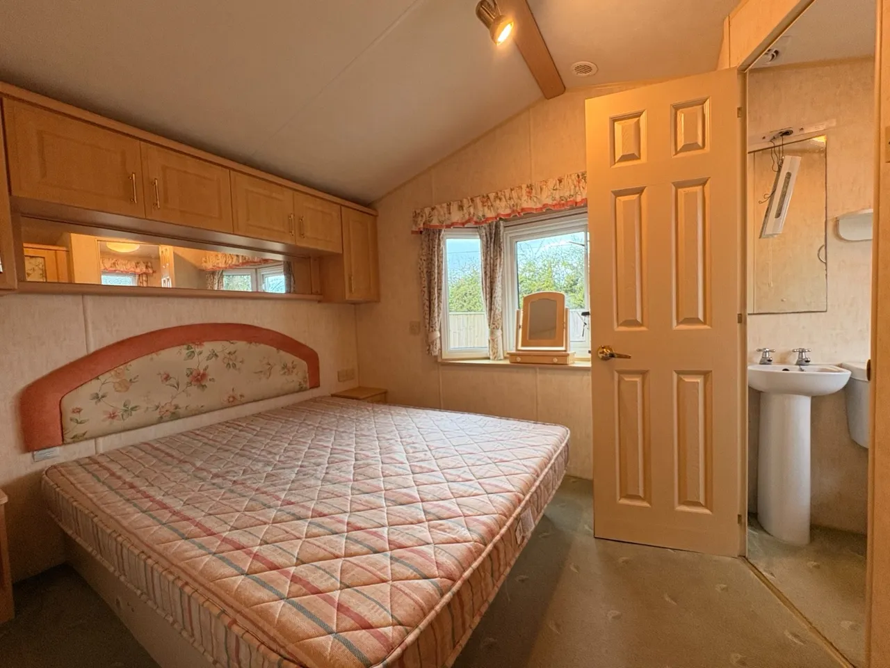 The Willerby Manor Caravan, HR8, photo 8