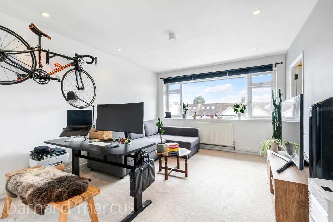 Kingston Road, Epsom, KT19, photo 2