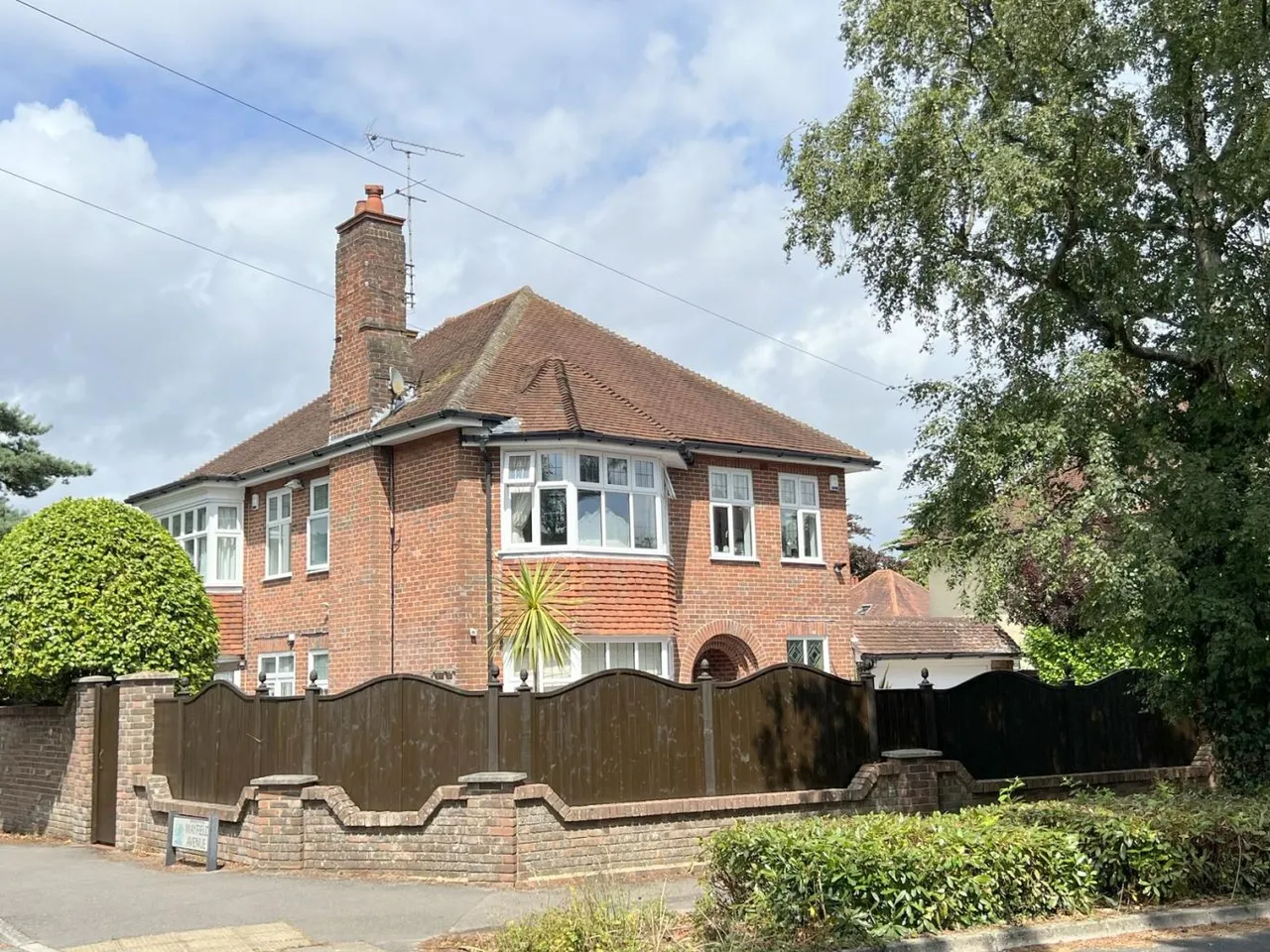 6 bed property for sale, Mistral, BH14