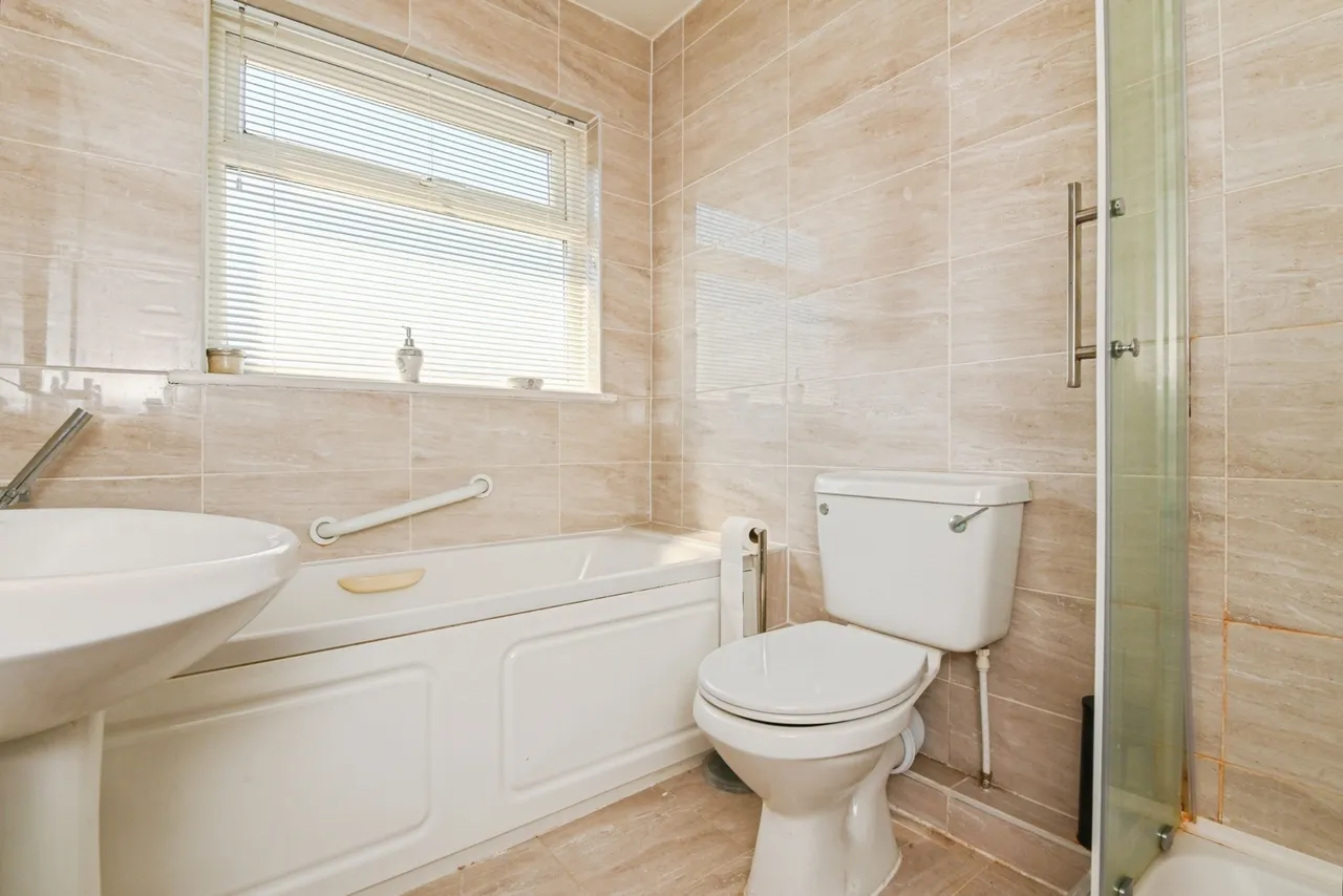 Douglas Road, Clacton-on-Sea, Essex, CO15, photo 10