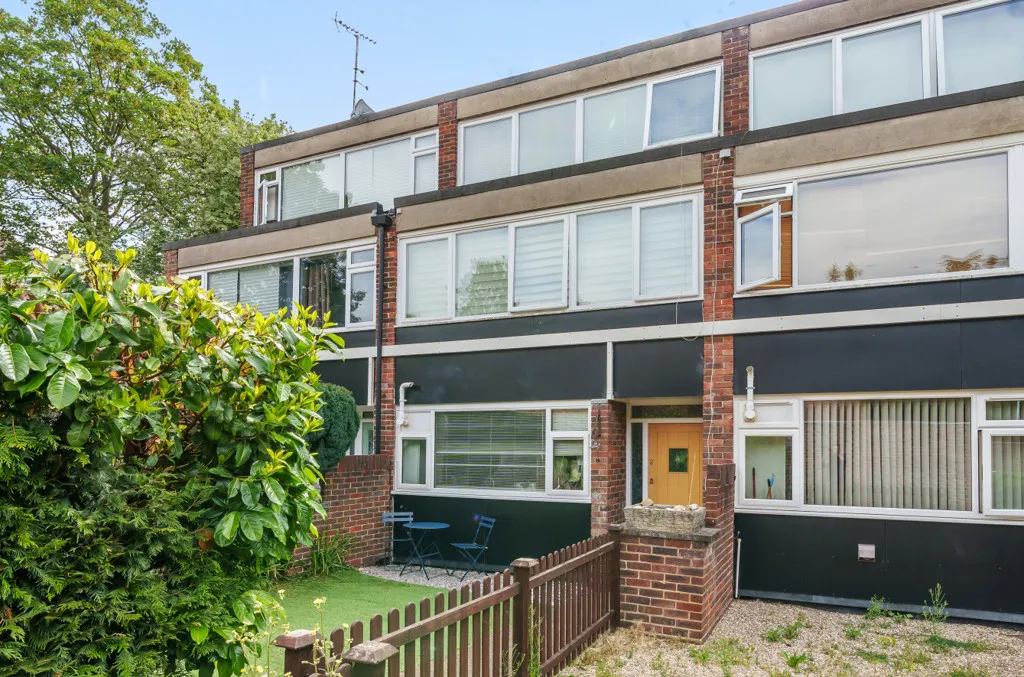 3 bed flat for sale, Grangedale Close, Northwood, HA6