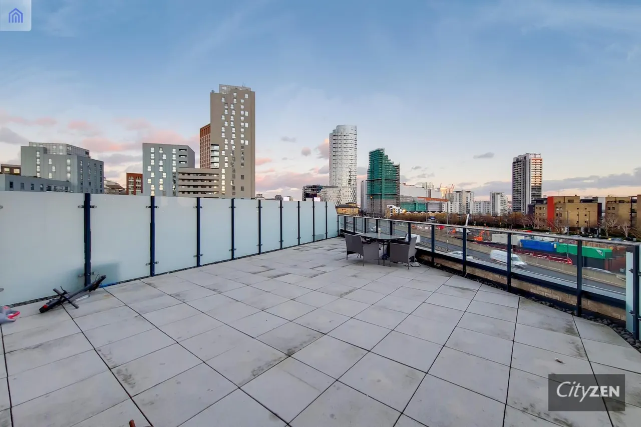 Roosevelt Tower, 18 Williamsburg Plaza, London, E14 9NW, photo 3