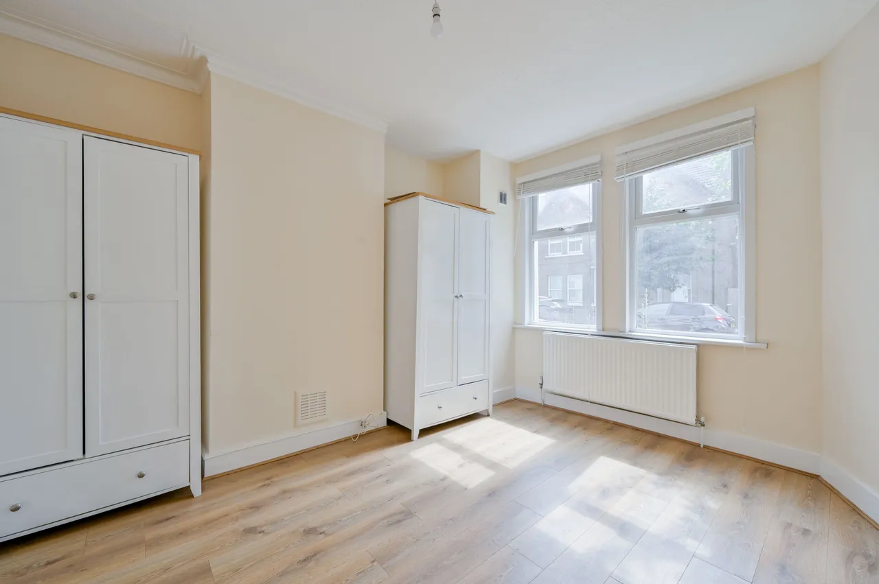 13 West Gardens, London, photo 2