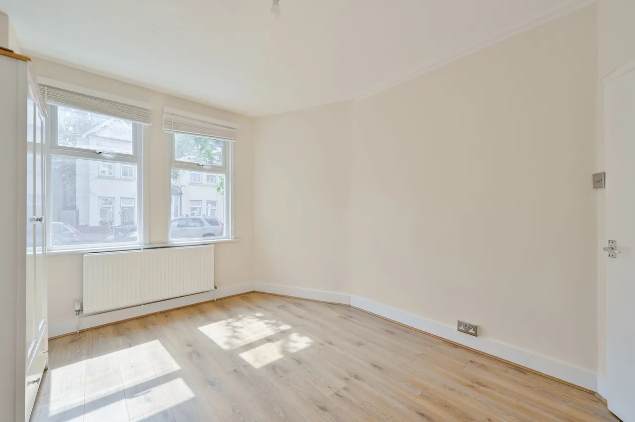 13 West Gardens, London, photo 3