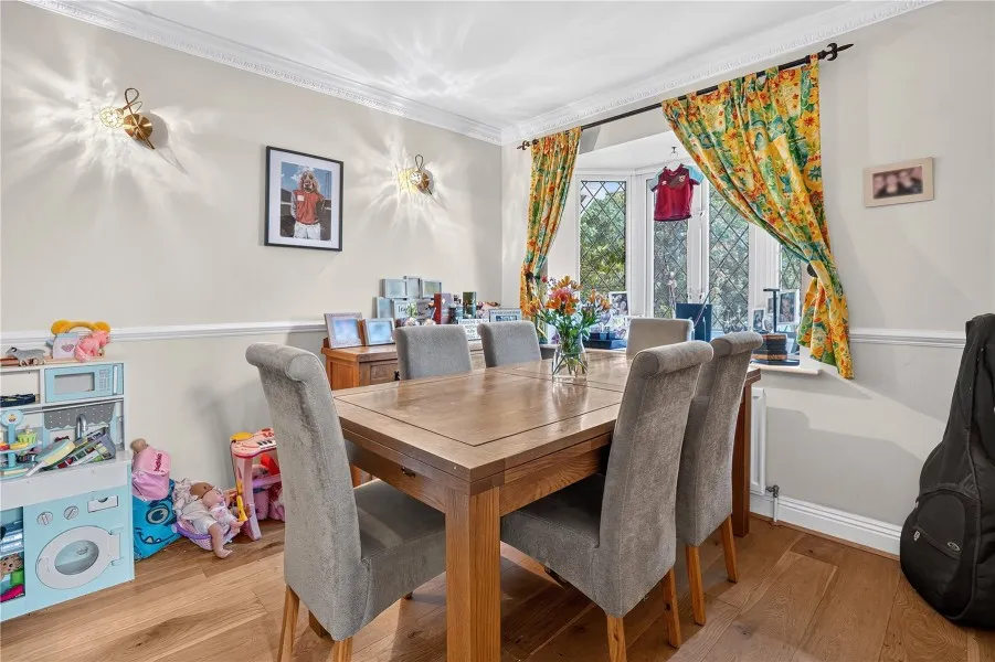 Lorne Gardens, Woking, GU21, photo 3
