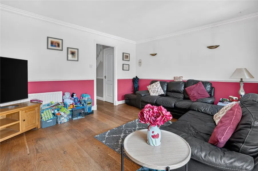 Lorne Gardens, Woking, GU21, photo 6