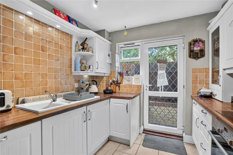 Lorne Gardens, Woking, GU21, photo 4