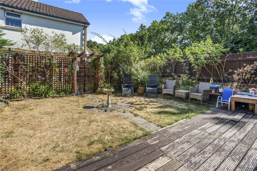 Lorne Gardens, Woking, GU21, photo 14