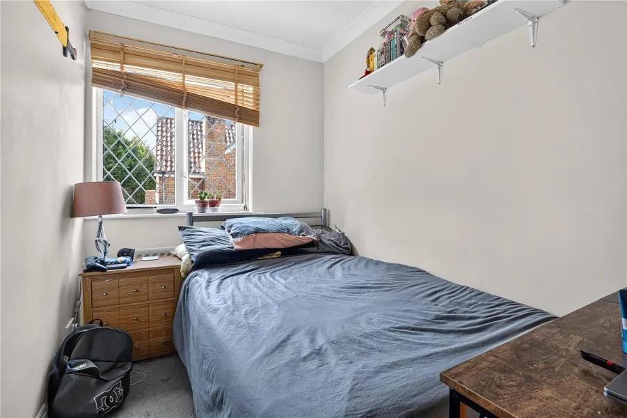 Lorne Gardens, Woking, GU21, photo 10