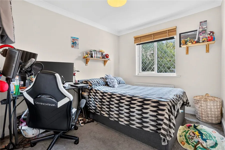 Lorne Gardens, Woking, GU21, photo 11