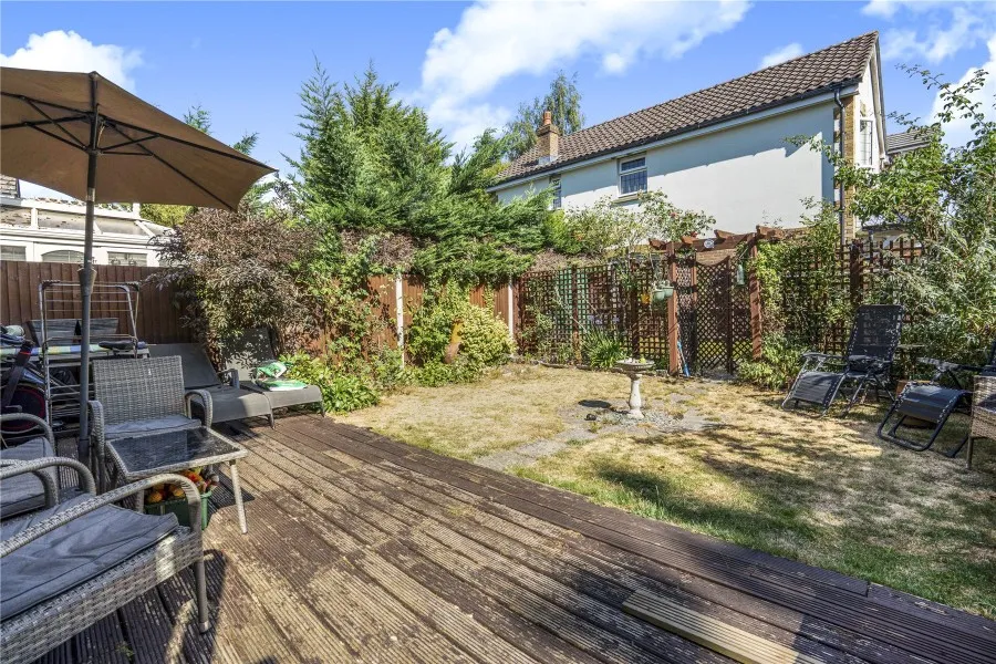 Lorne Gardens, Woking, GU21, photo 13