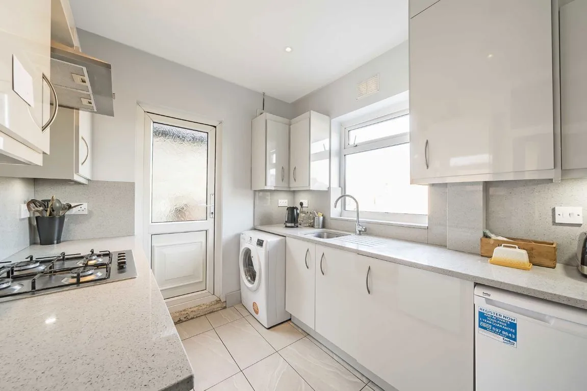 4 bed property to rent, Kings Road, KT2