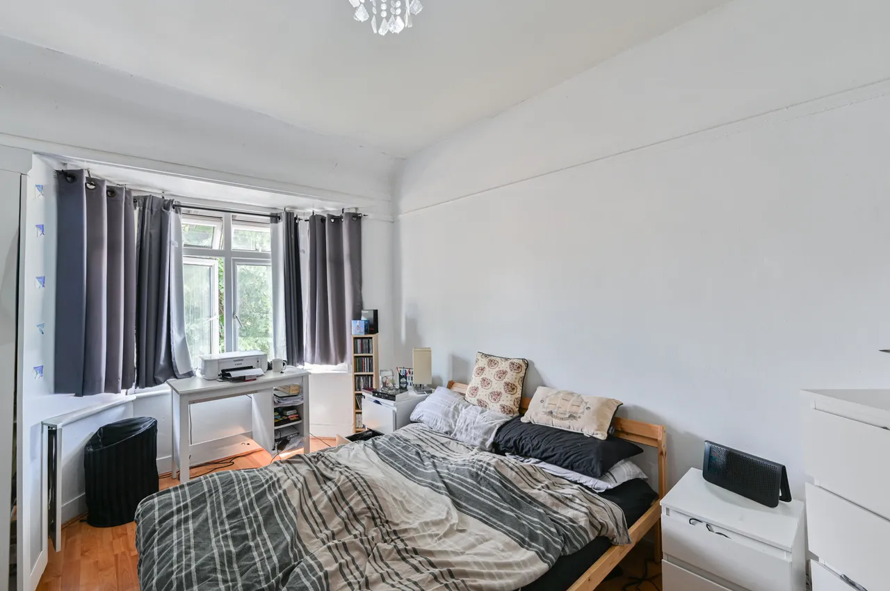 2 bed flat to rent — 1 Sirdar Road, Mitcham