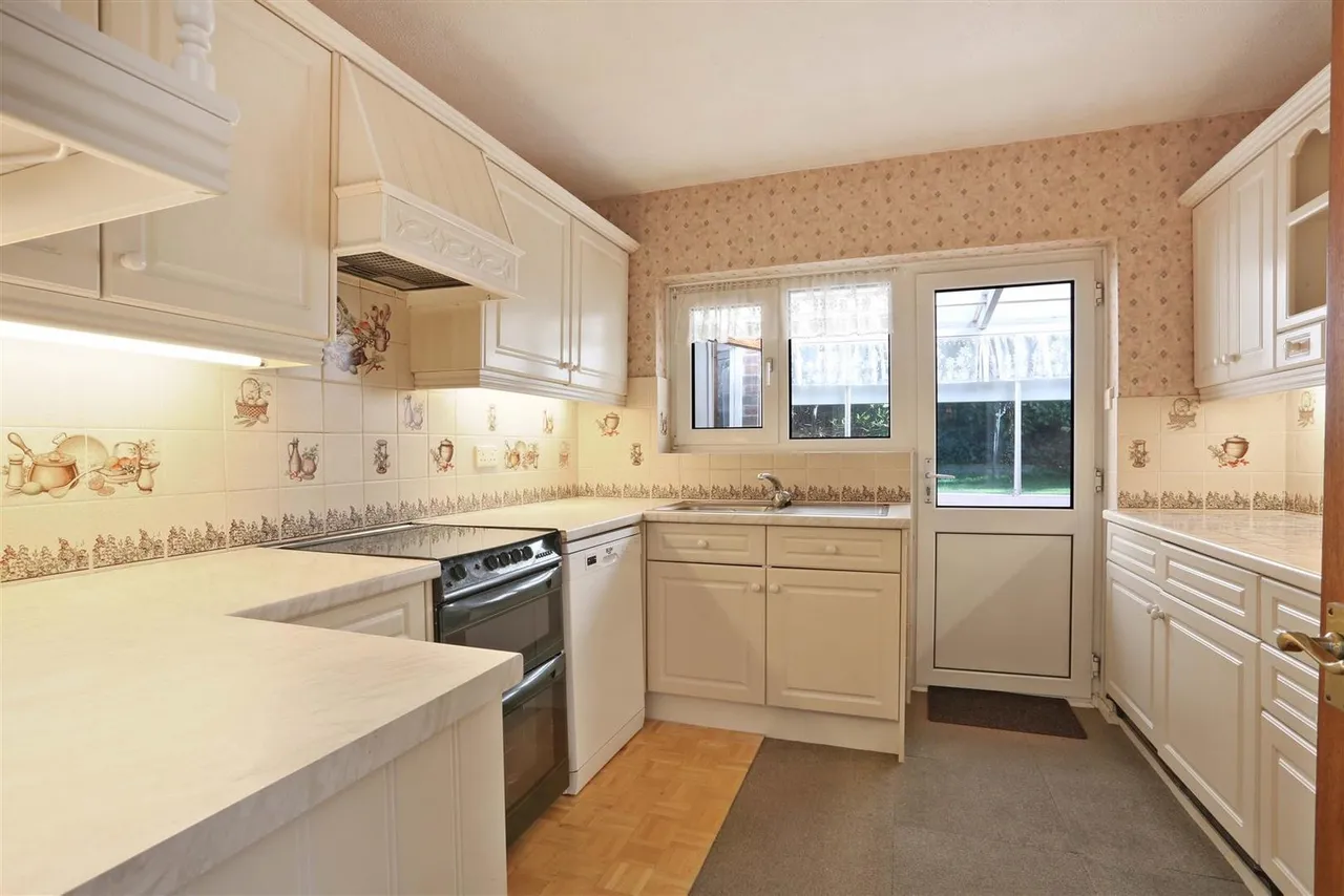 Birchfield Grove, Ewell, KT17 3ES, photo 12
