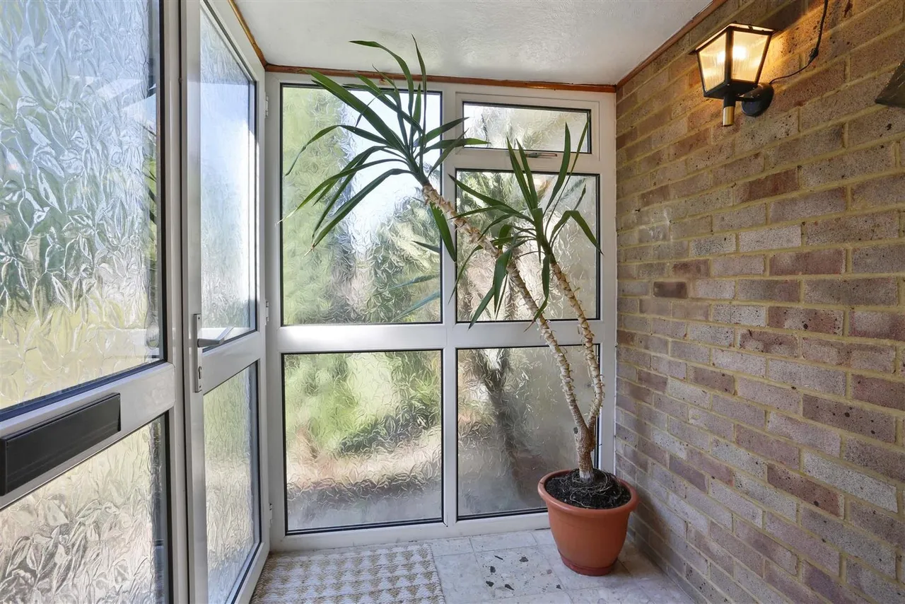 Birchfield Grove, Ewell, KT17 3ES, photo 6