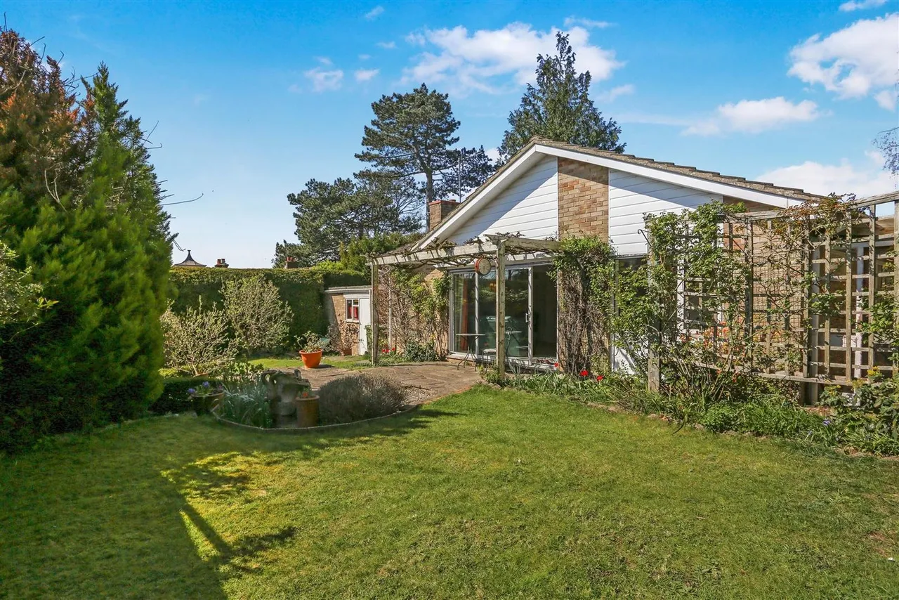 Birchfield Grove, Ewell, KT17 3ES, photo 5