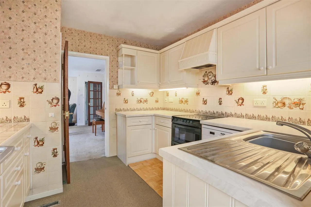 Birchfield Grove, Ewell, KT17 3ES, photo 11