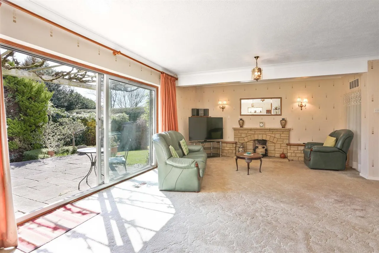 Birchfield Grove, Ewell, KT17 3ES, photo 4