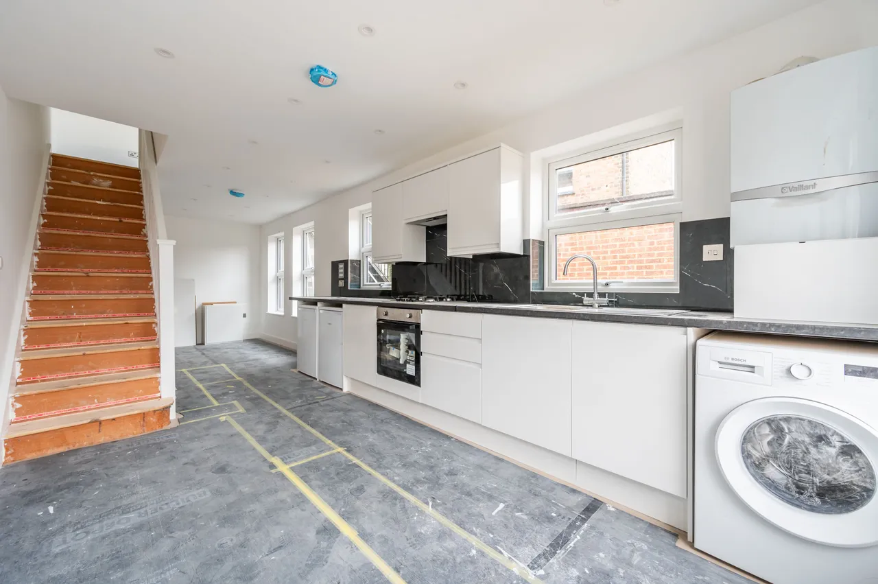 1 bed flat to rent — 79A Colney Hatch Lane, London