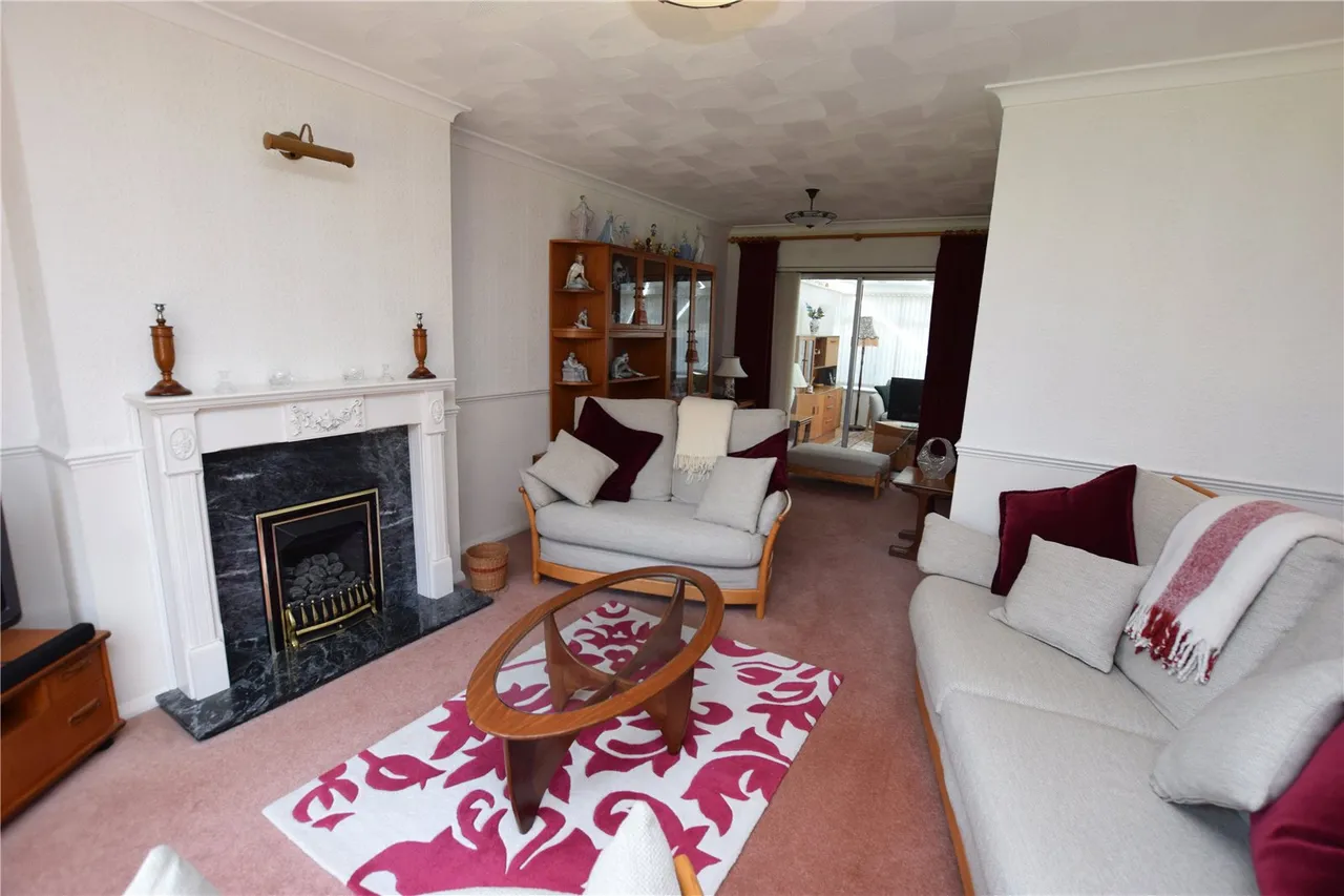 Cheyne Way, Farnborough, Hampshire, GU14 8SE, photo 2