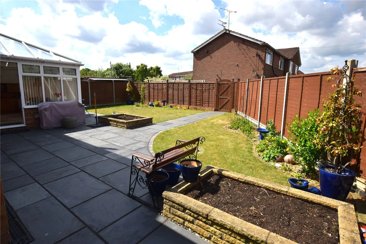 Cheyne Way, Farnborough, Hampshire, GU14 8SE, photo 4