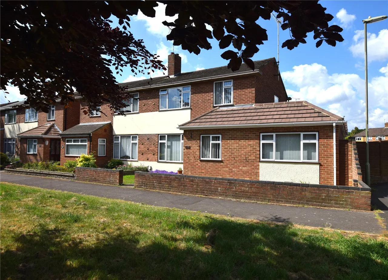 3 bed house for sale — Cheyne Way, Farnborough, Hampshire, GU14 8SE