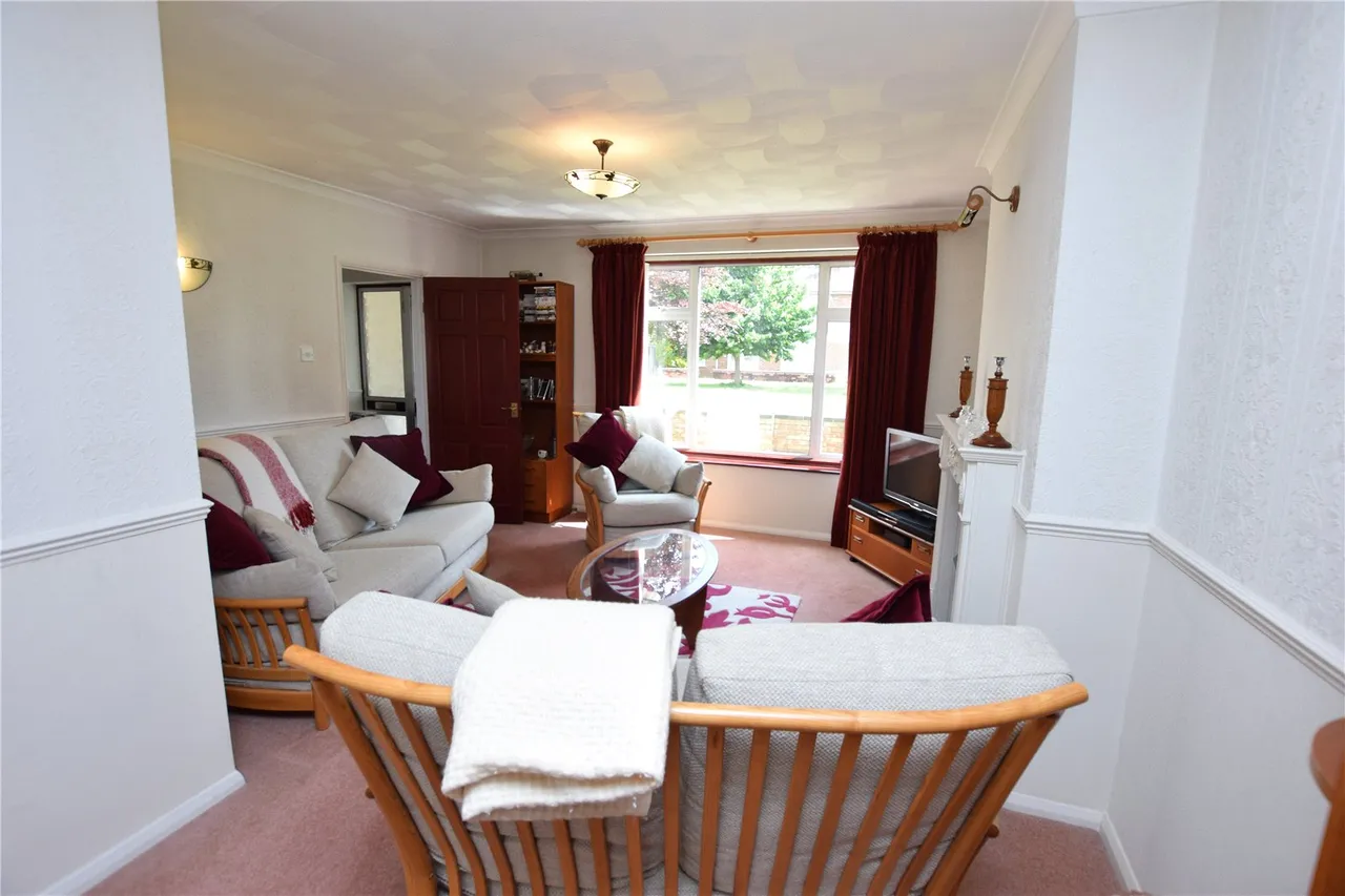 Cheyne Way, Farnborough, Hampshire, GU14 8SE, photo 6