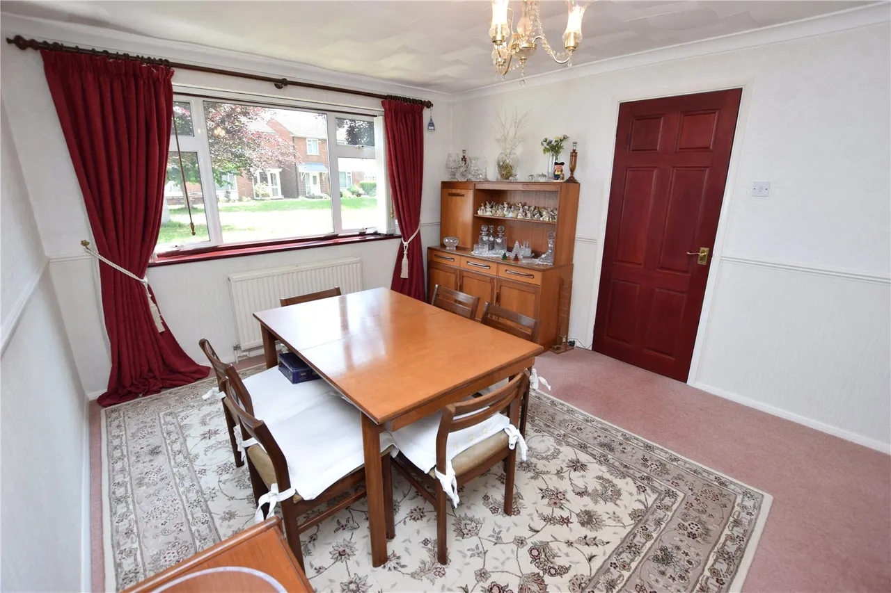 Cheyne Way, Farnborough, Hampshire, GU14 8SE, photo 3