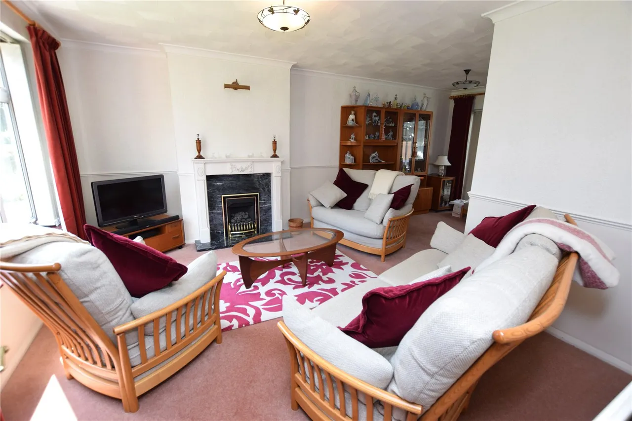 Cheyne Way, Farnborough, Hampshire, GU14 8SE, photo 5