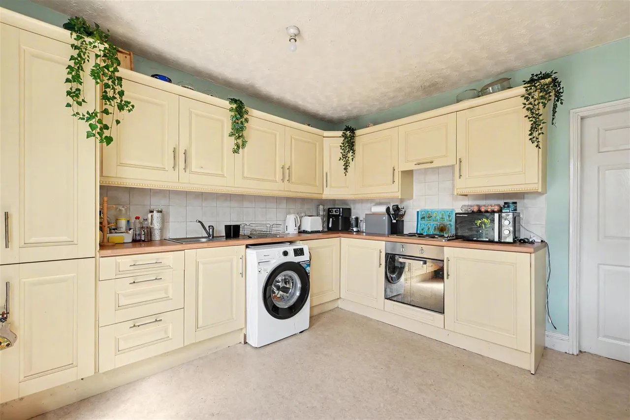 Charlton Grove, Beeston, NG9, photo 3