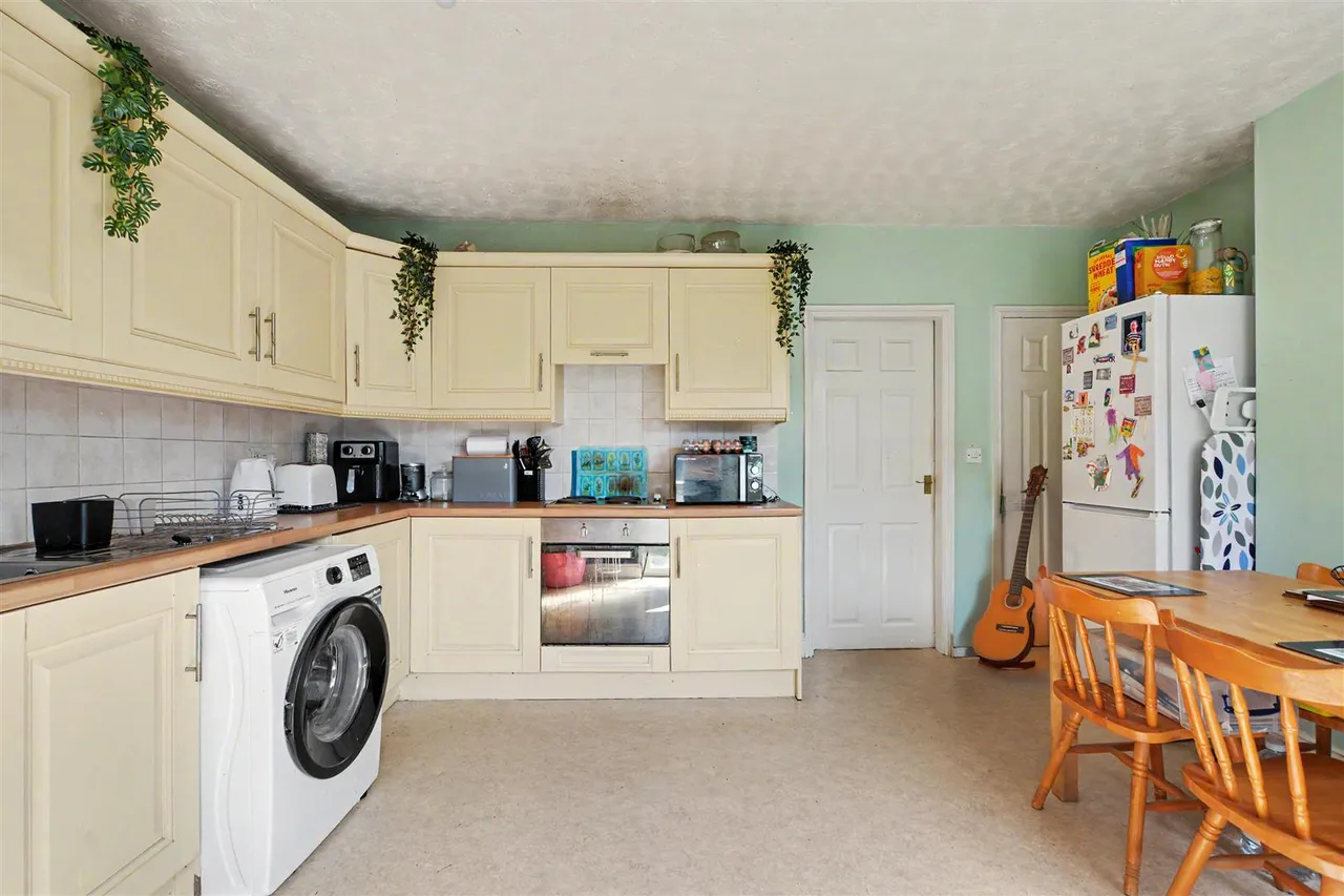 Charlton Grove, Beeston, NG9, photo 7