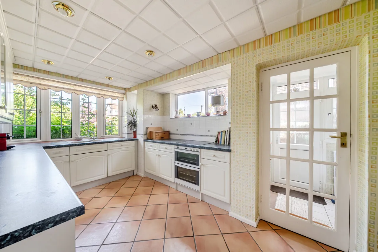 Warren Hill, Epsom, KT18, photo 2